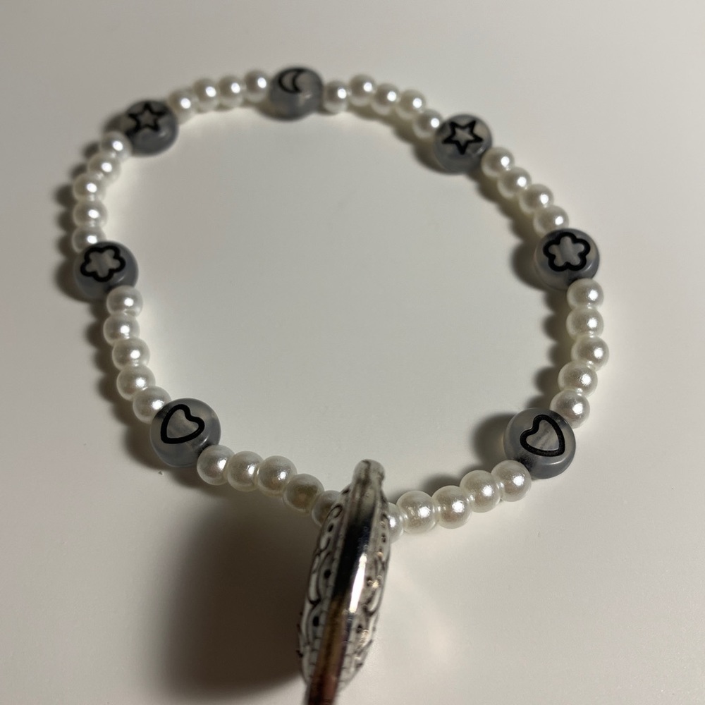 Handmade pearl w glow in the dark beads & heart charm bracelet